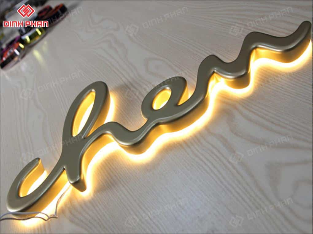 Chữ mica mạ crom