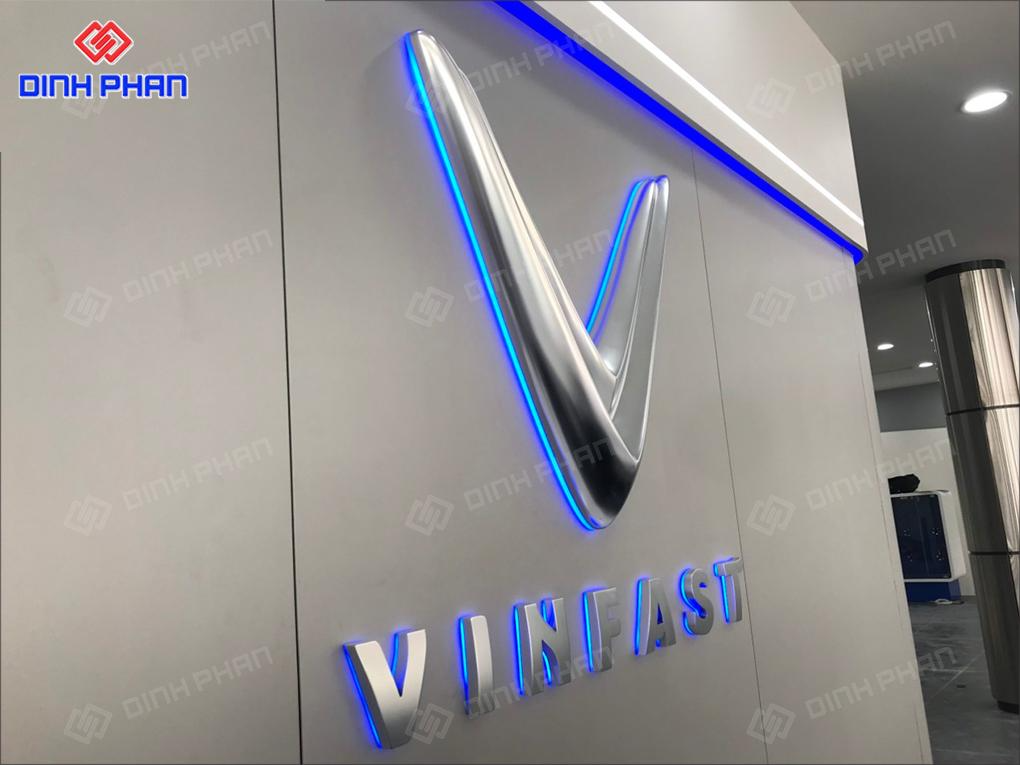 Chữ mica mạ crom