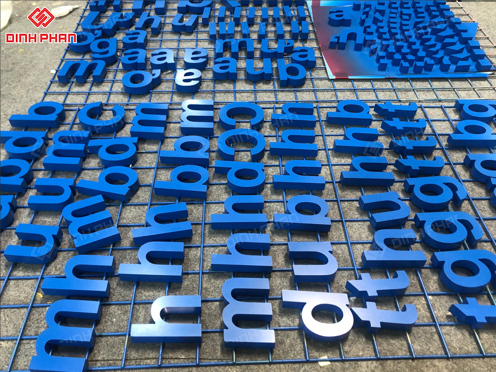 Chữ mica nguyên khối