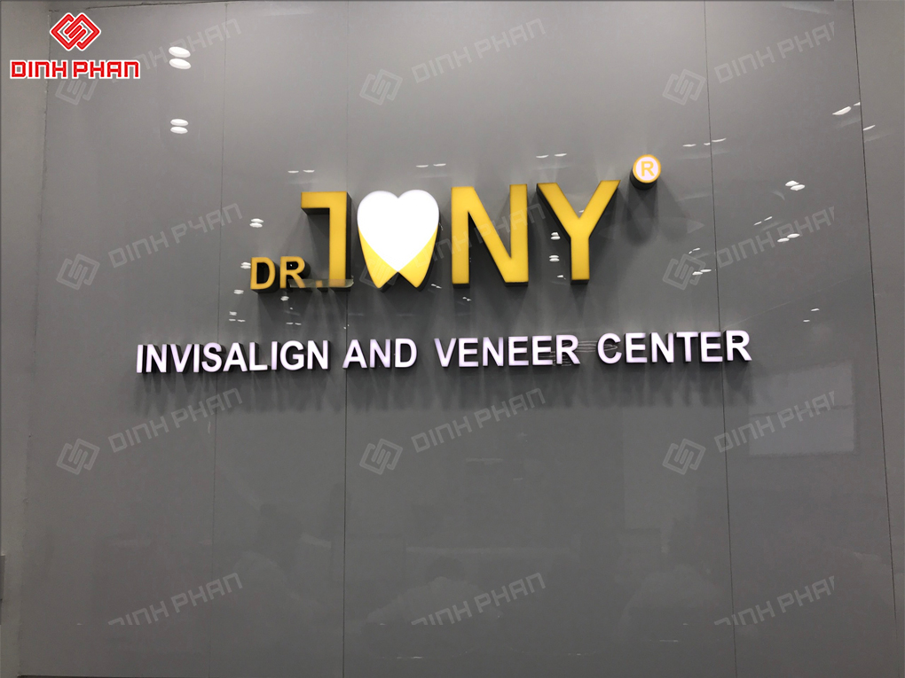 Chữ mica nguyên khối