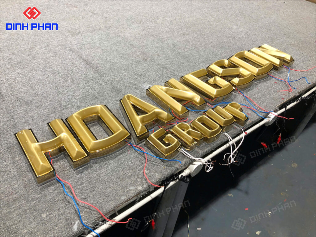 Chữ mica sáng chân