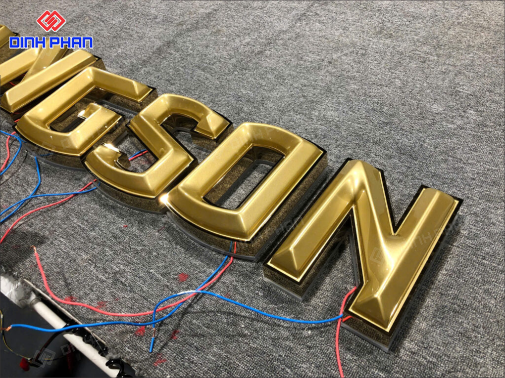 Chữ mica sáng chân