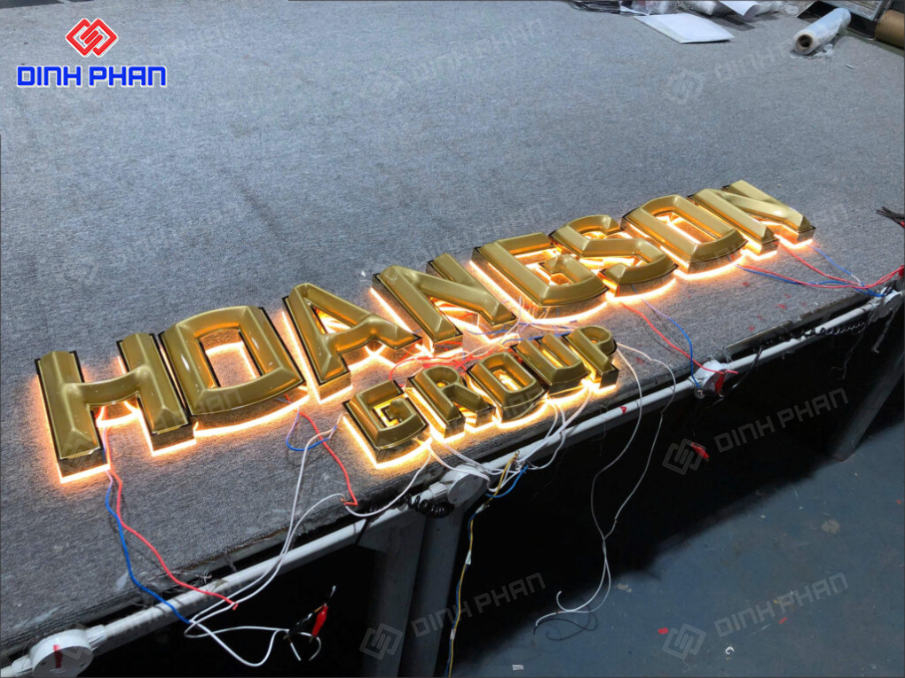 Chữ mica sáng chân