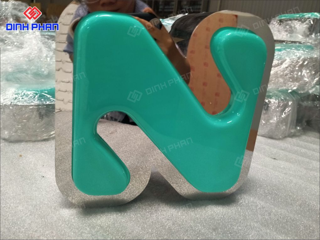 Chữ mica uốn nổi