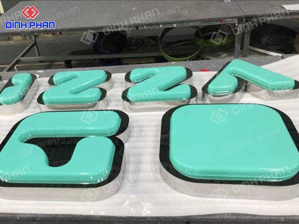 Chữ mica uốn nổi