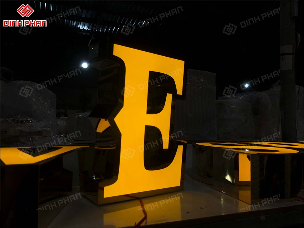 Chữ mica lọng viền inox