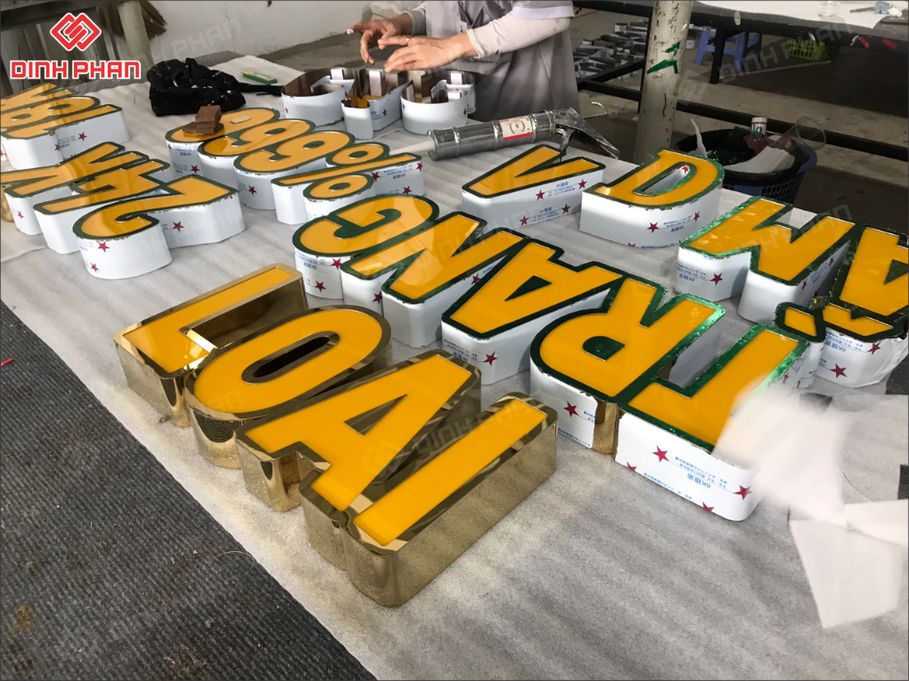 Chữ mica lọng viền inox