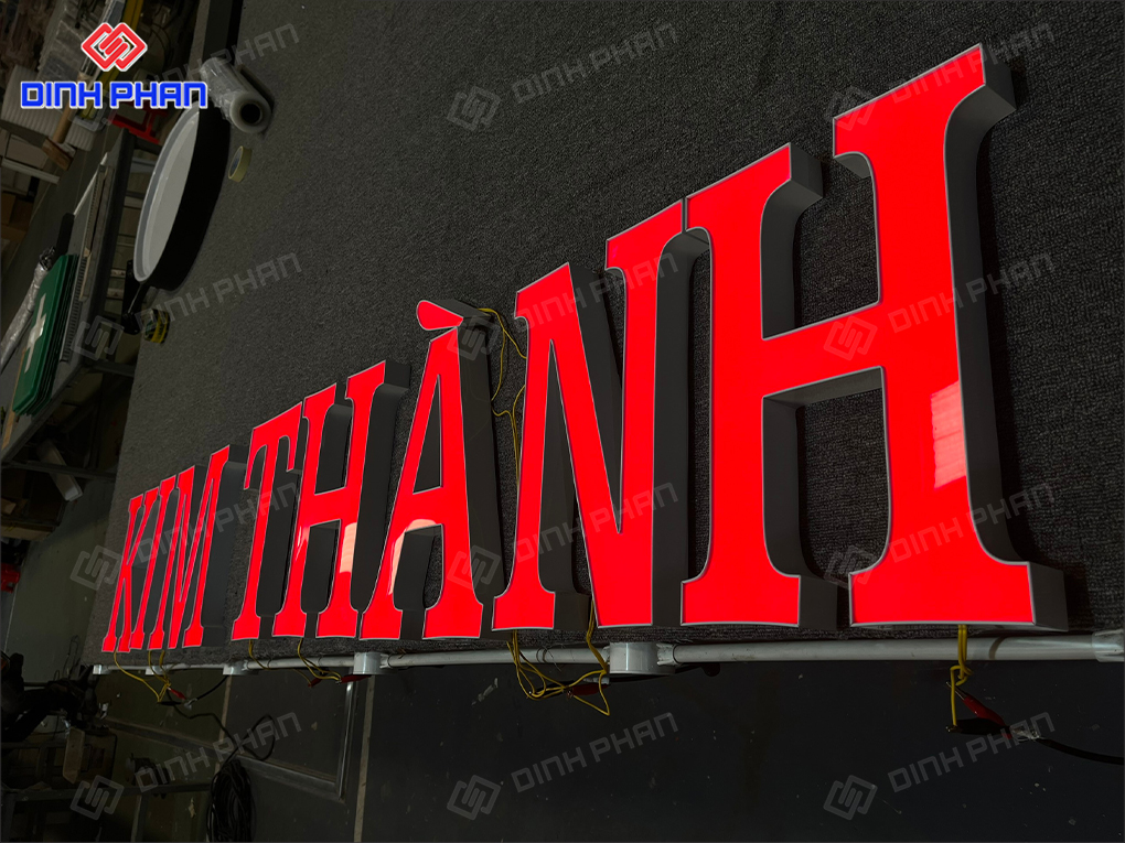 Chữ nhôm có gờ