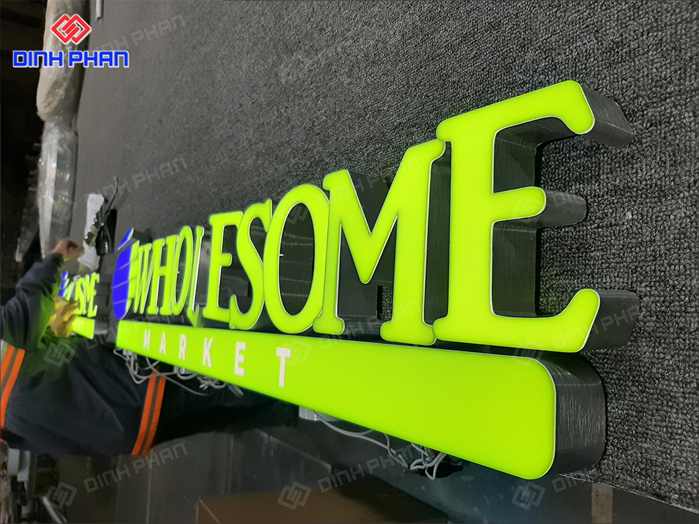 Chữ nhôm có gờ