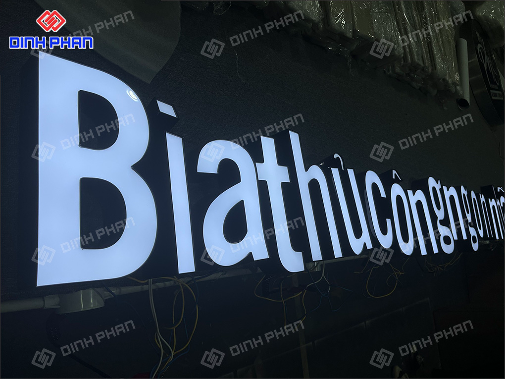 Chữ nhôm có gờ