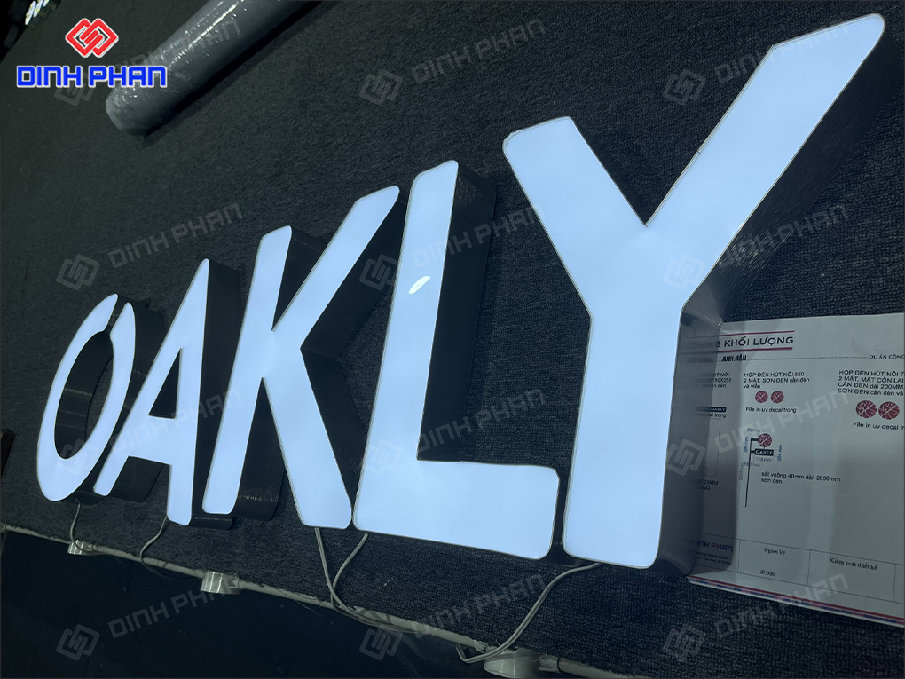 Chữ nhôm có gờ