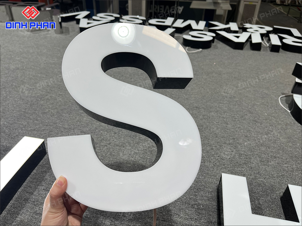 Chữ nhôm không gờ