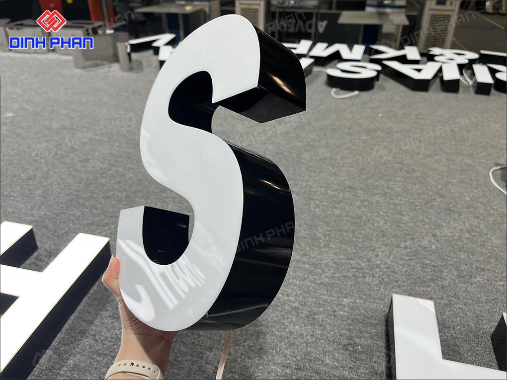 Chữ nhôm không gờ