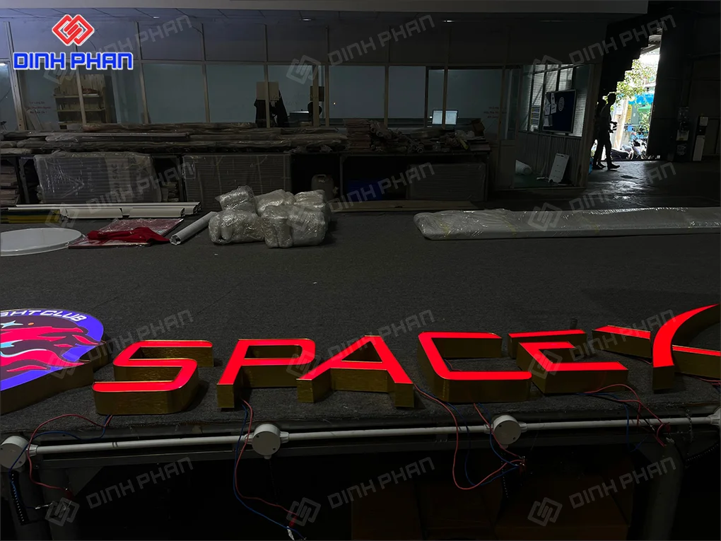 Chữ nhôm mặt mica