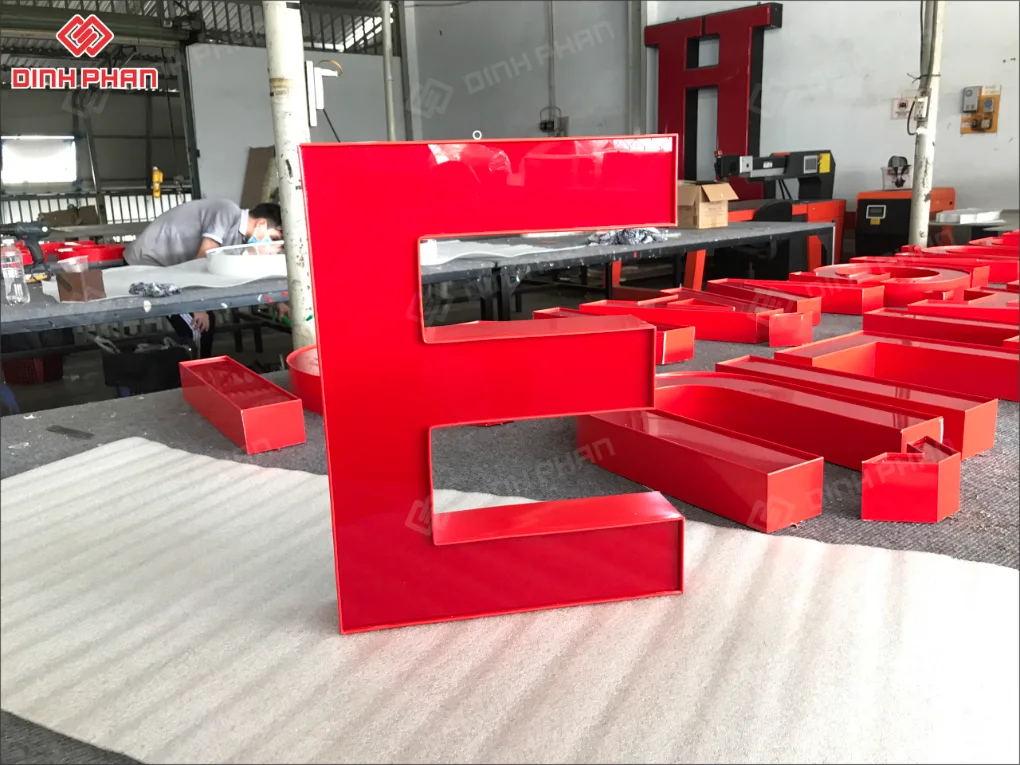 Chữ nhôm mặt mica