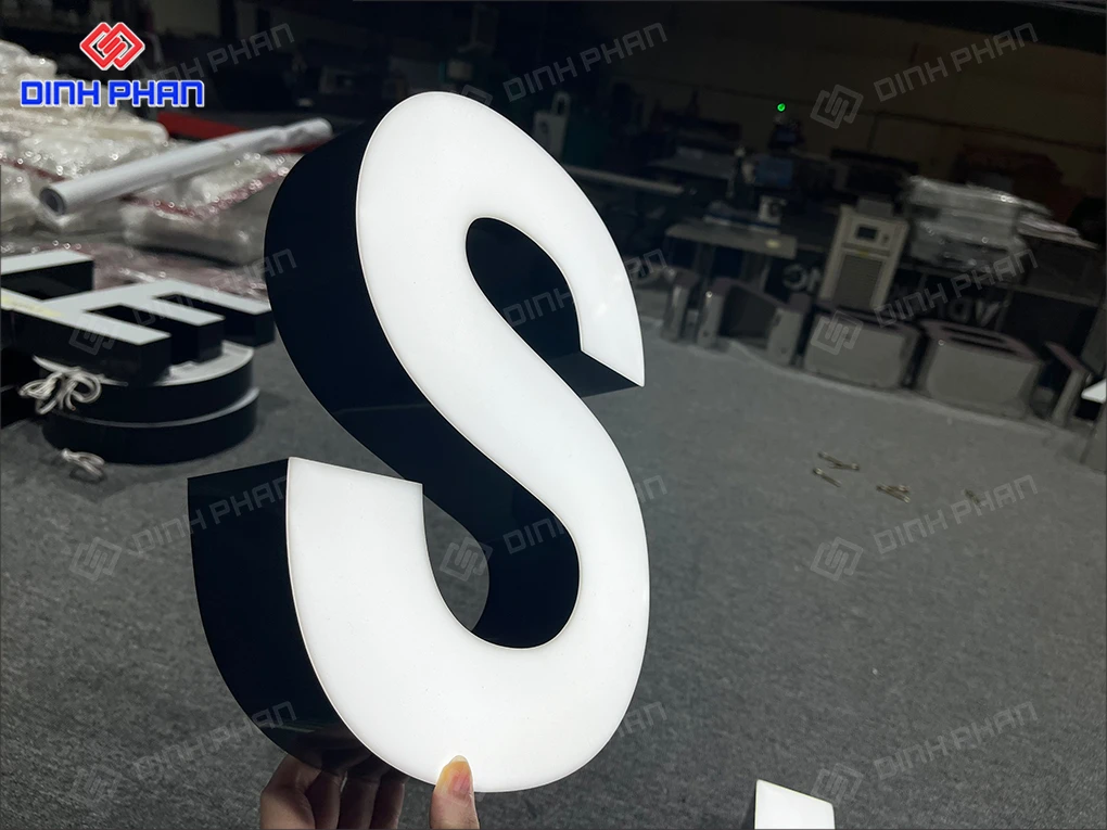 Chữ nhôm mặt mica