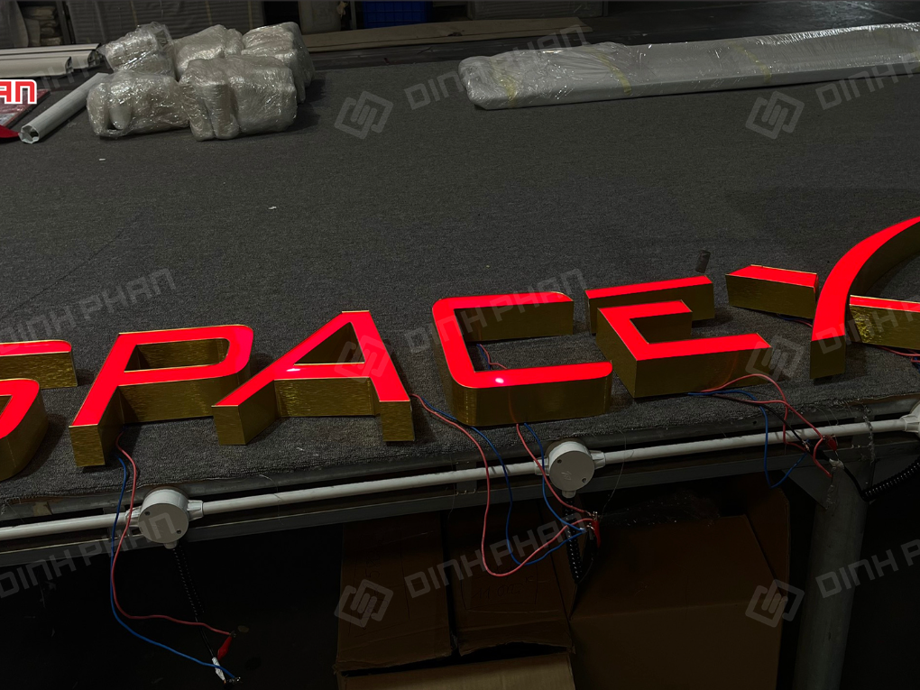 Chữ nhôm nguyên khối