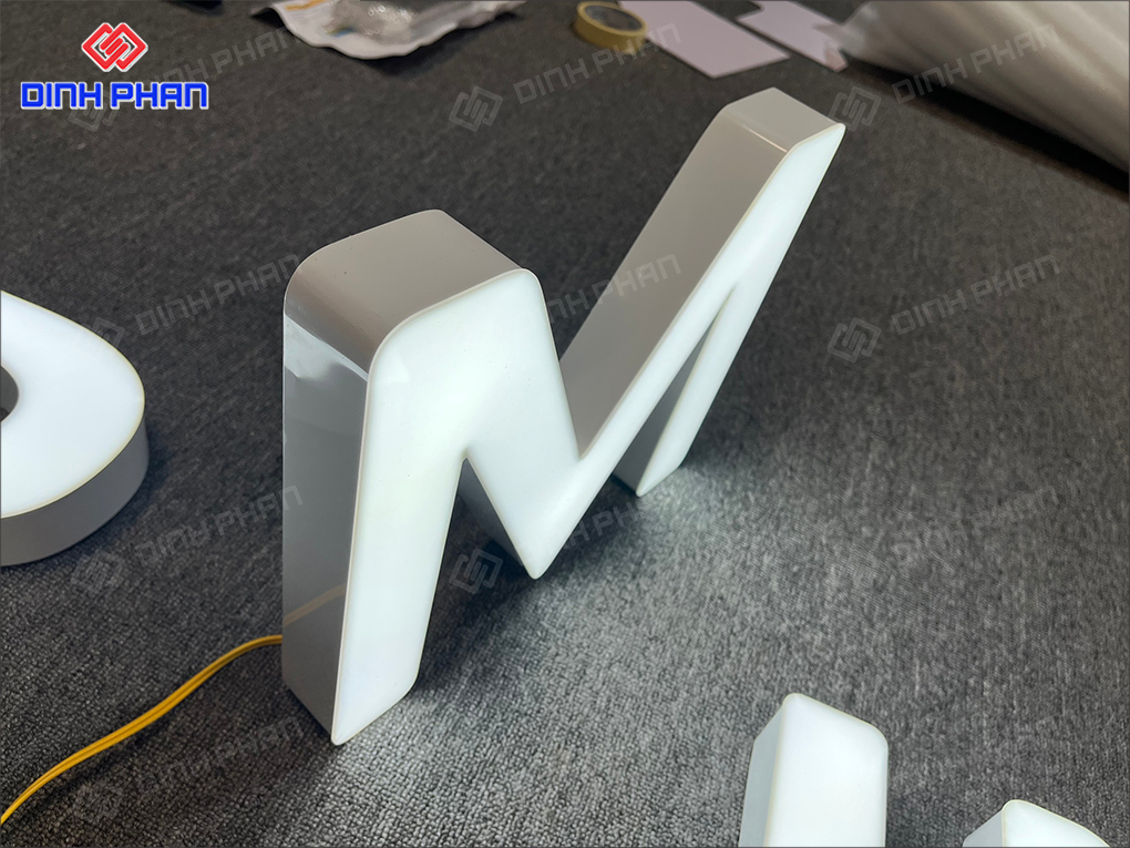 Chữ nhôm nguyên khối