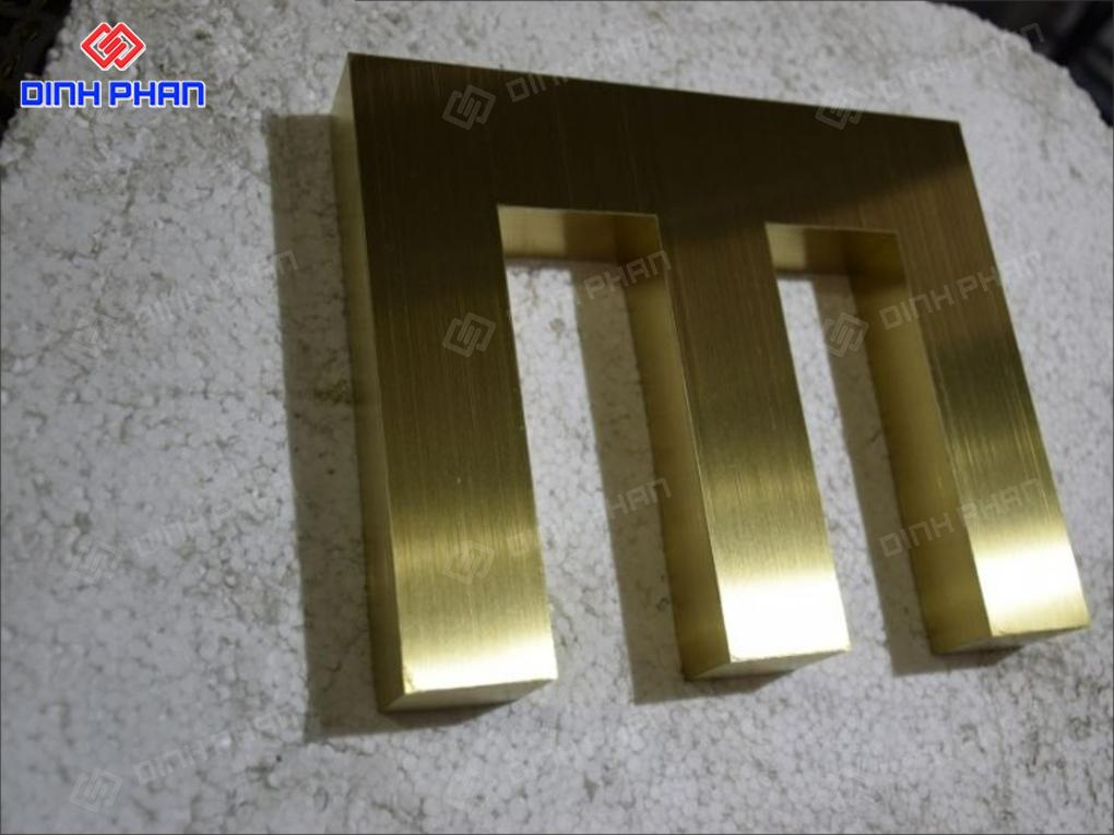 Chữ nhôm vàng xước