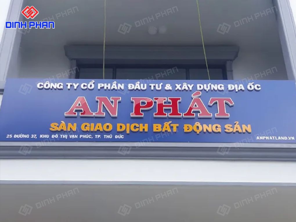 Bảng hiệu mica