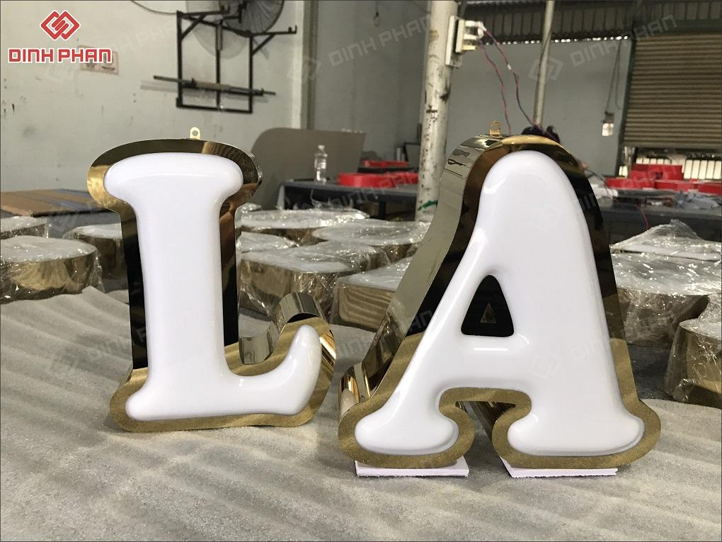 Chữ nổi mica đèn LED