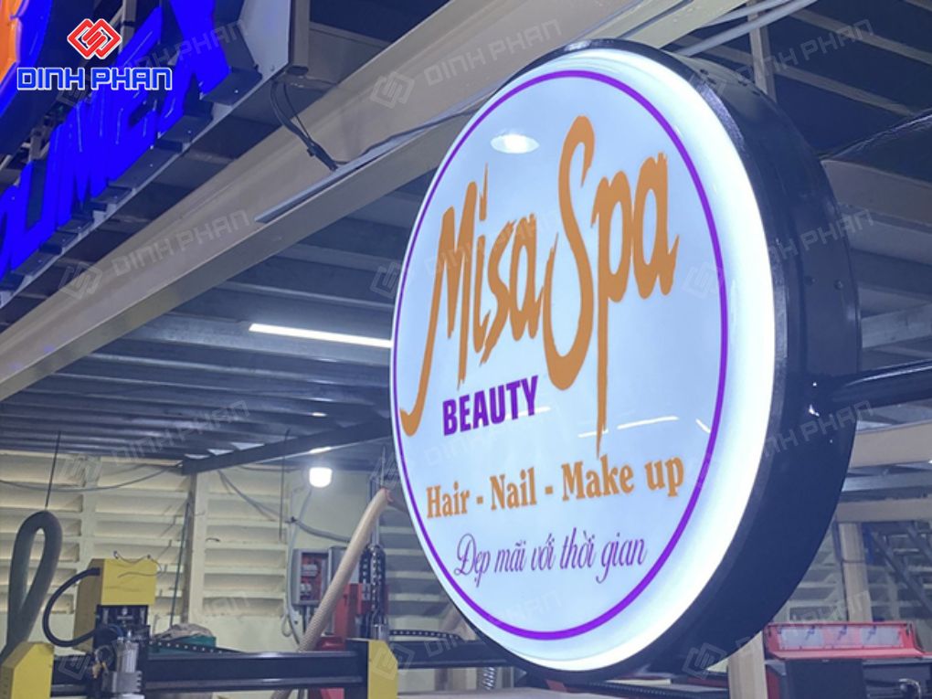 Làm bảng hiệu hộp đèn mica