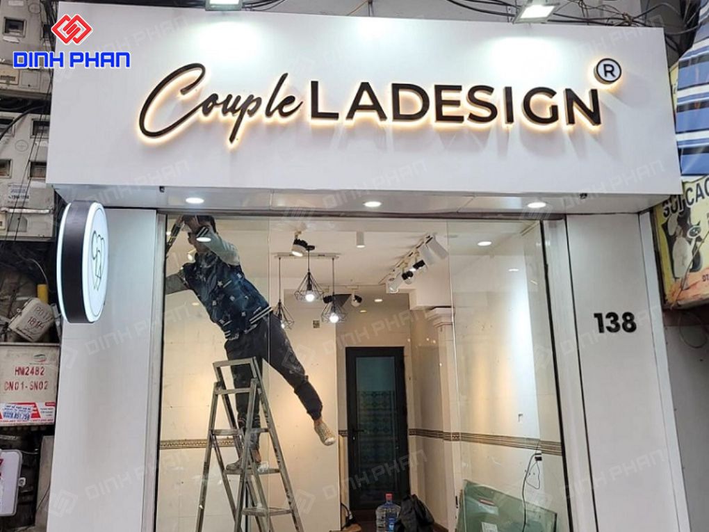 Làm bảng hiệu shop quần áo