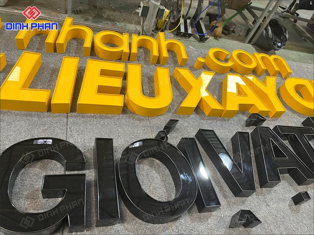 Gia công chữ nổi mica