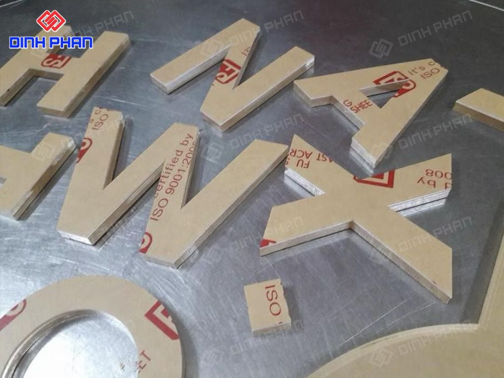 Chữ fomex trắng