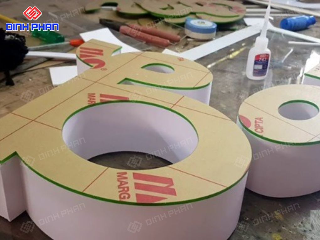 Chữ fomex trắng