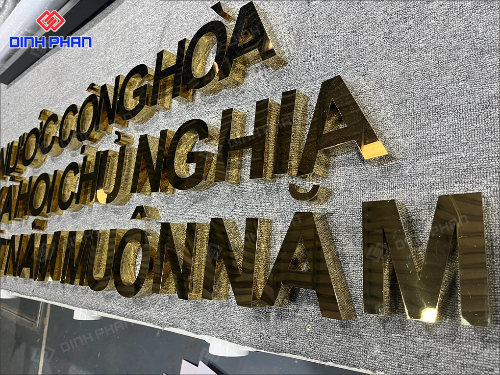 Chữ inox gương vàng