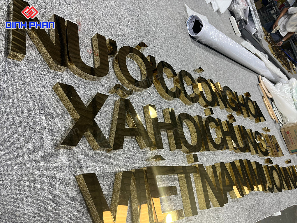 Chữ inox gương vàng