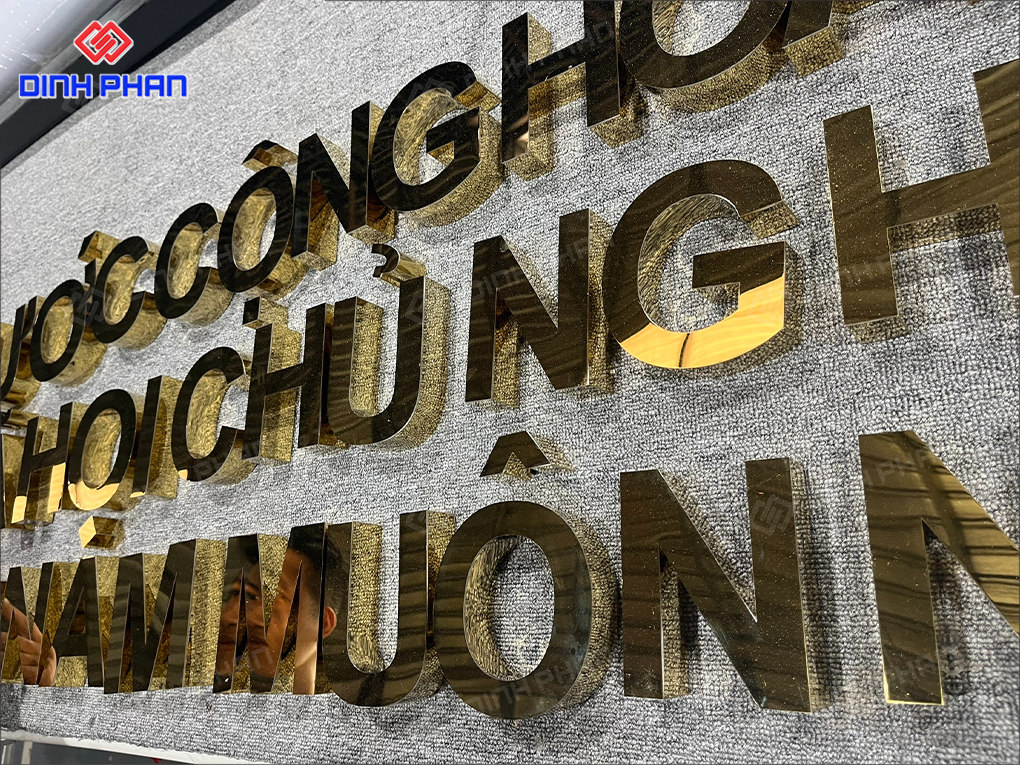 Chữ inox gương vàng