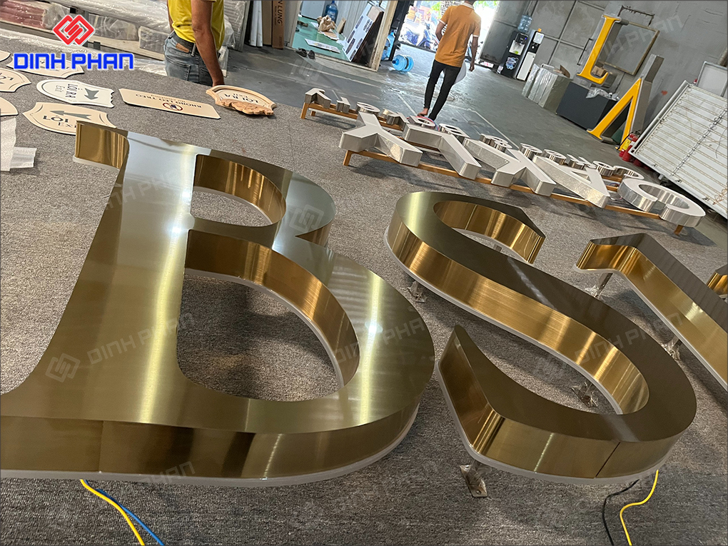 Chữ inox gương vàng