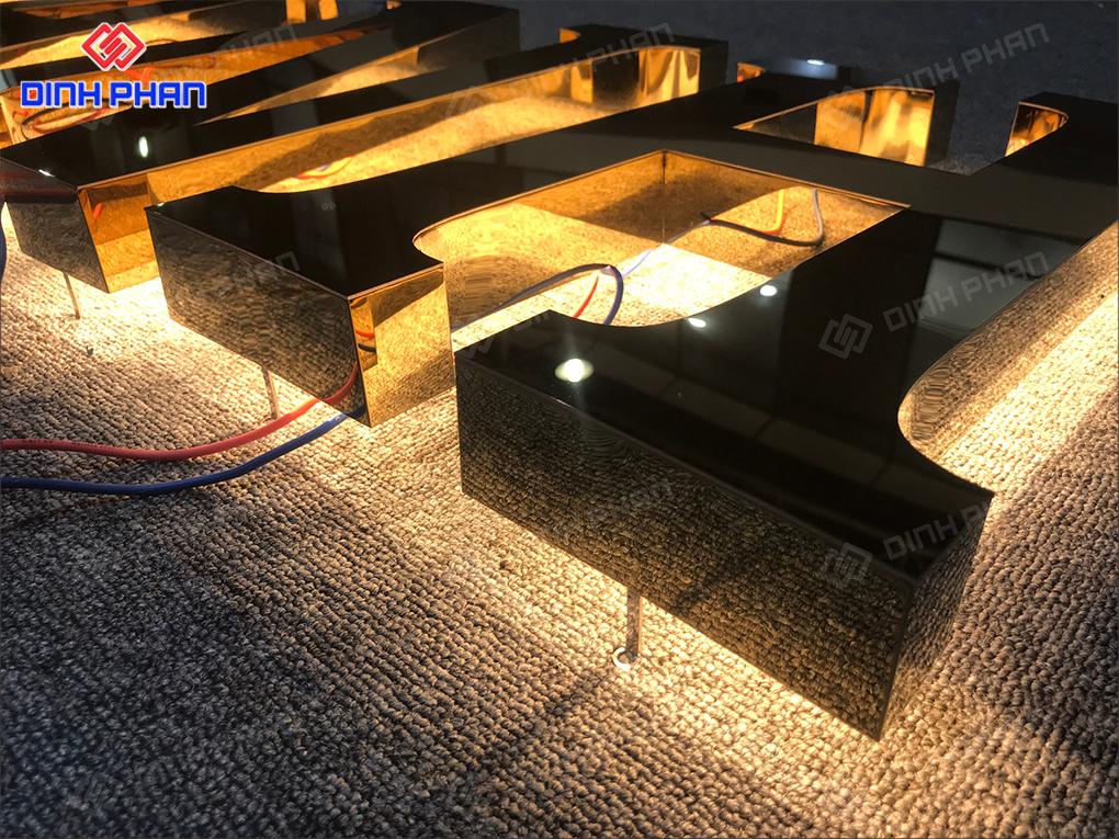 Chữ inox sáng chân