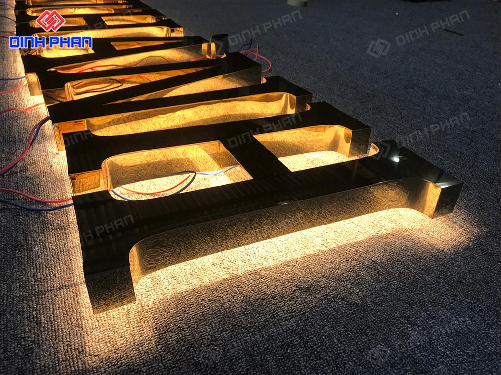 Chữ inox sáng chân