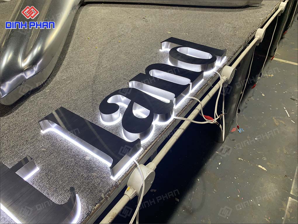 Gia công chữ đèn LED