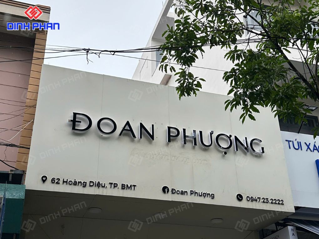 Bảng alu chữ nổi