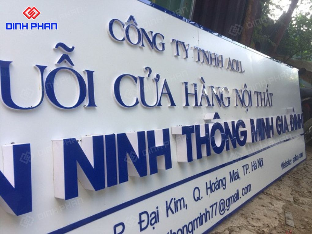 Bảng alu chữ nổi