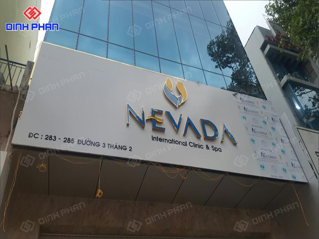 Bảng hiệu tòa nhà