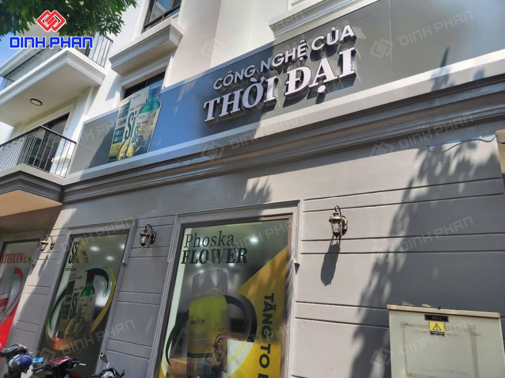 Bảng hiệu tòa nhà