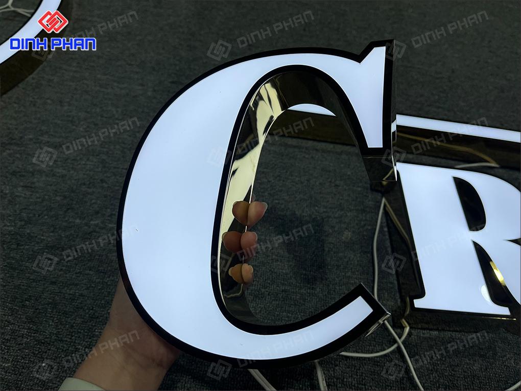 Giá chữ nổi mica gắn đèn led