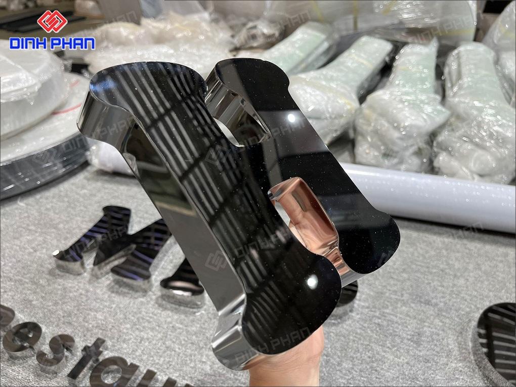 Làm chữ inox trắng gương