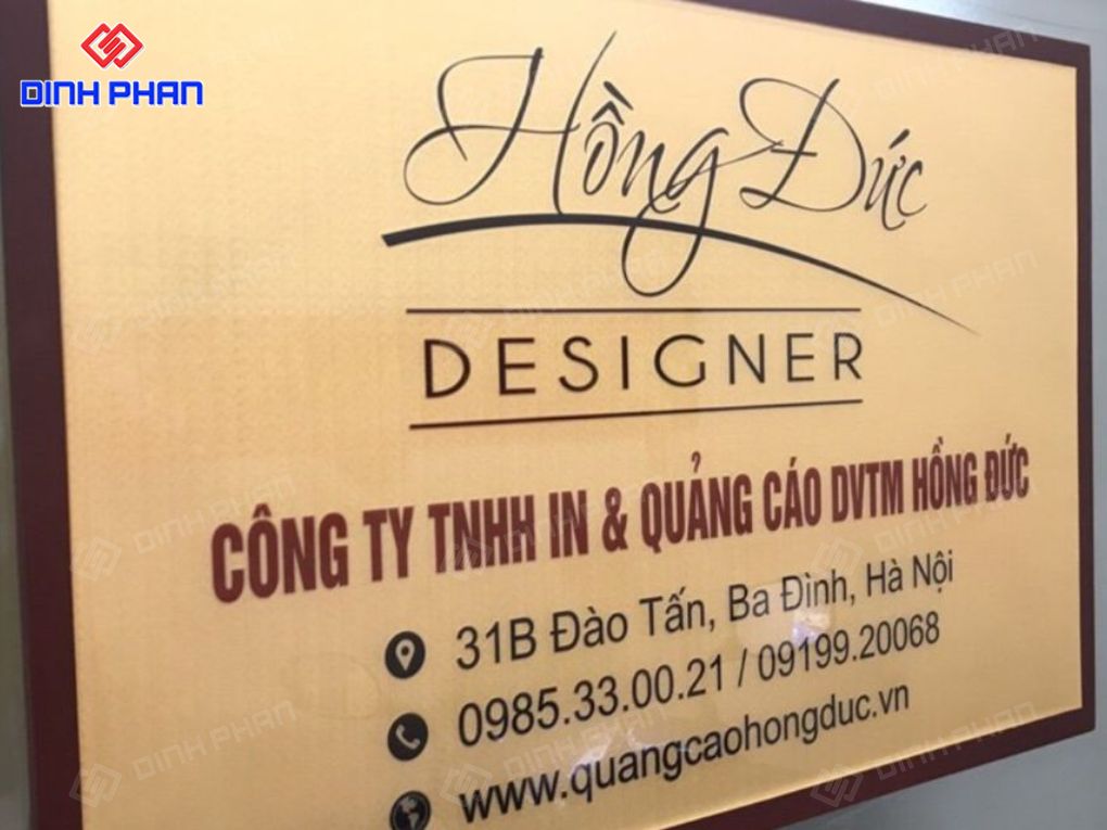 Biển tên công ty in mica vàng công ty Hồng Đức.