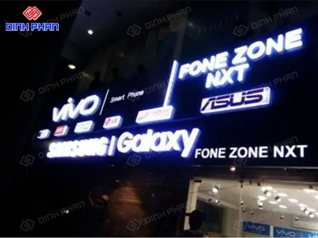 Bảng hiệu LED hắt chữ cửa hàng điện thoại Fone Zone.