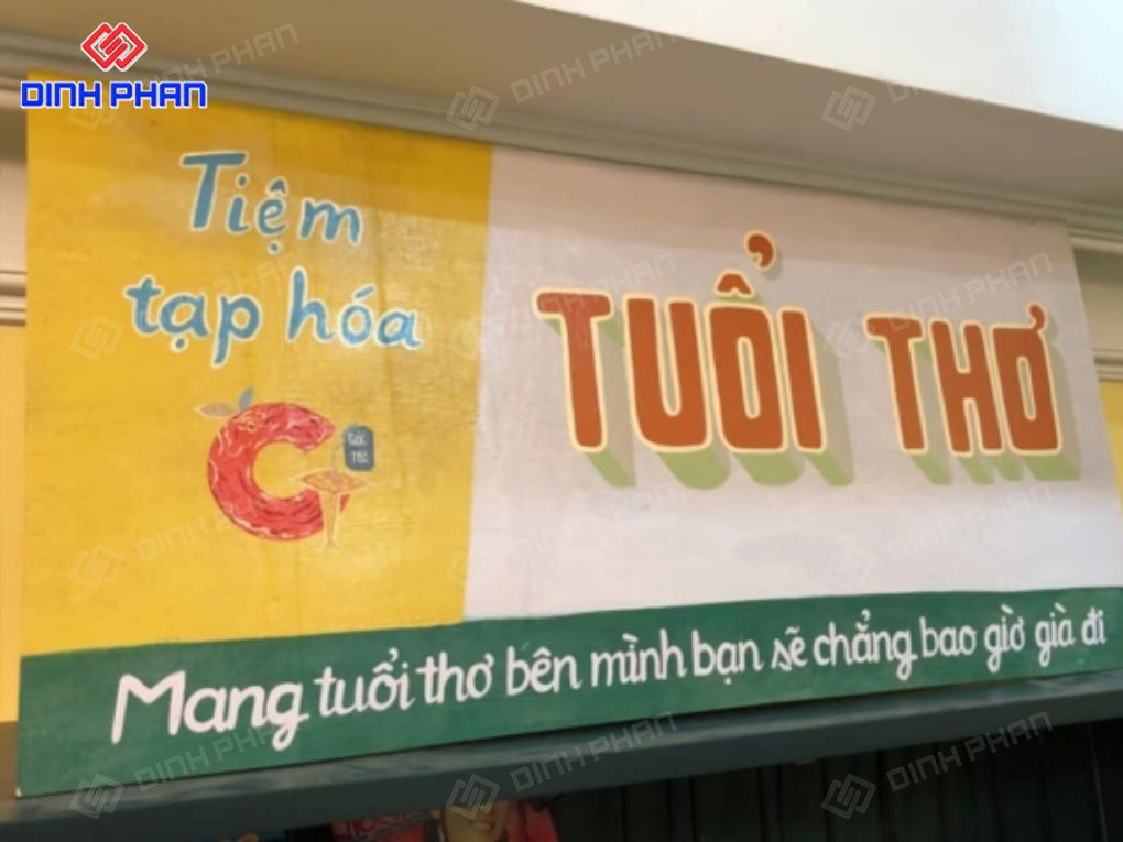 Bảng hiệu Tiệm Tạp Hóa Tuổi Thơ vẽ tay.