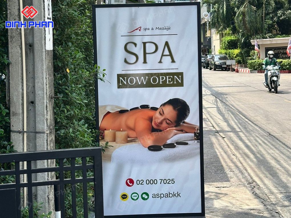 Bảng hiệu spa đứng bạt xuyên sáng ngoài trời cao cấp