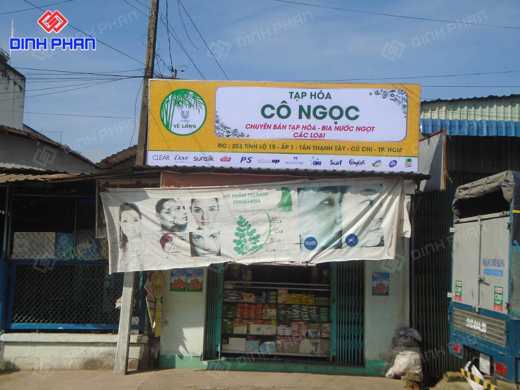 Bảng hiệu hiflex cửa hàng Tạp Hóa Cô Ngọc.