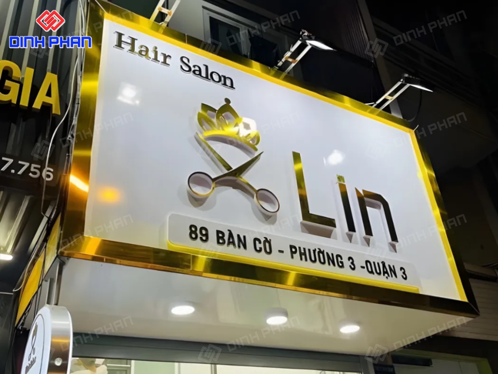 Bảng hiệu viền inox vàng gương Hair Salon Lin.