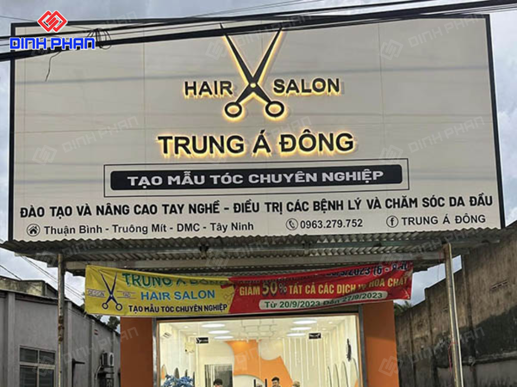 Bảng hiệu hắt sáng Hair Salon Trung Á Đông.